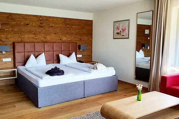 Schwarzwald-Doppelzimmer mit Balkon/Terrasse