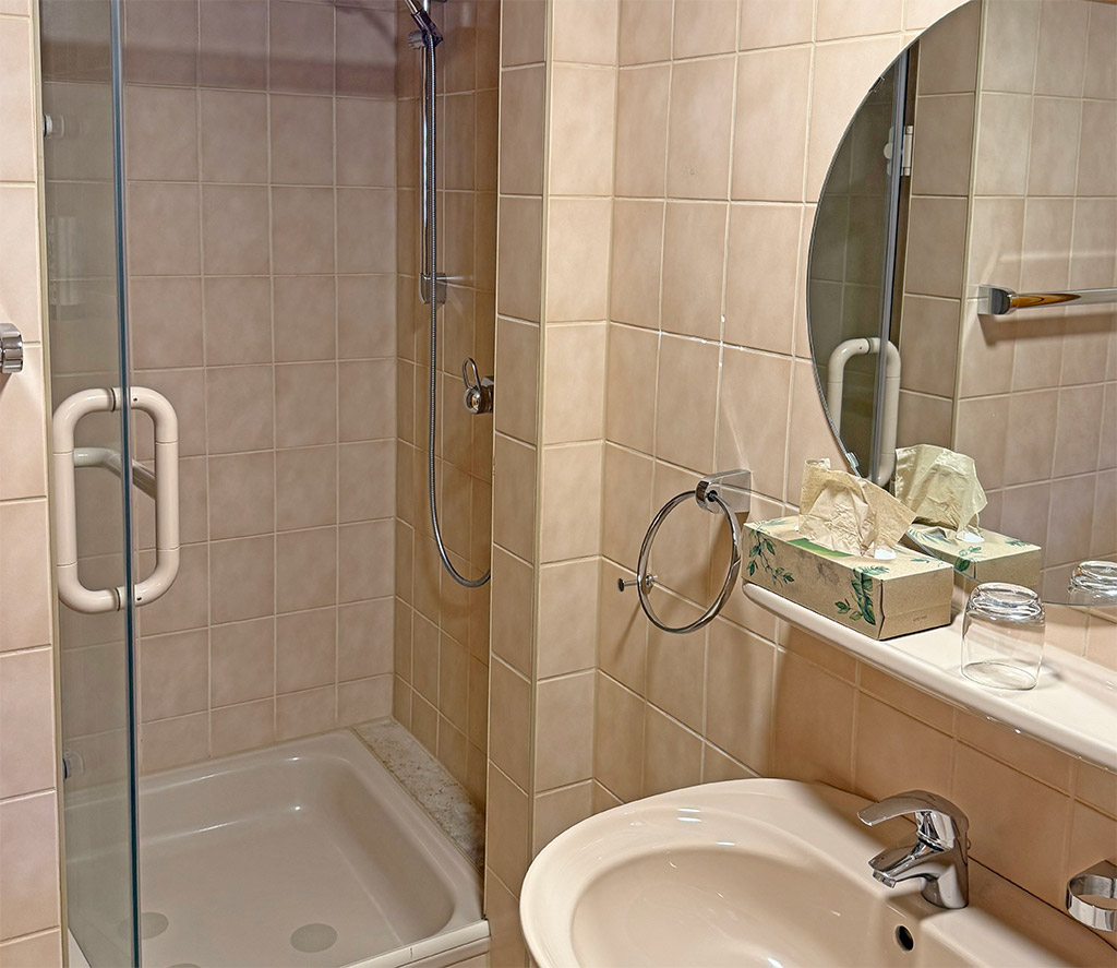 Einzelzimmer mit Balkon